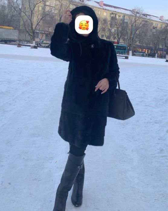 Норковая шуба. В отличном состоянии. Цвет черный