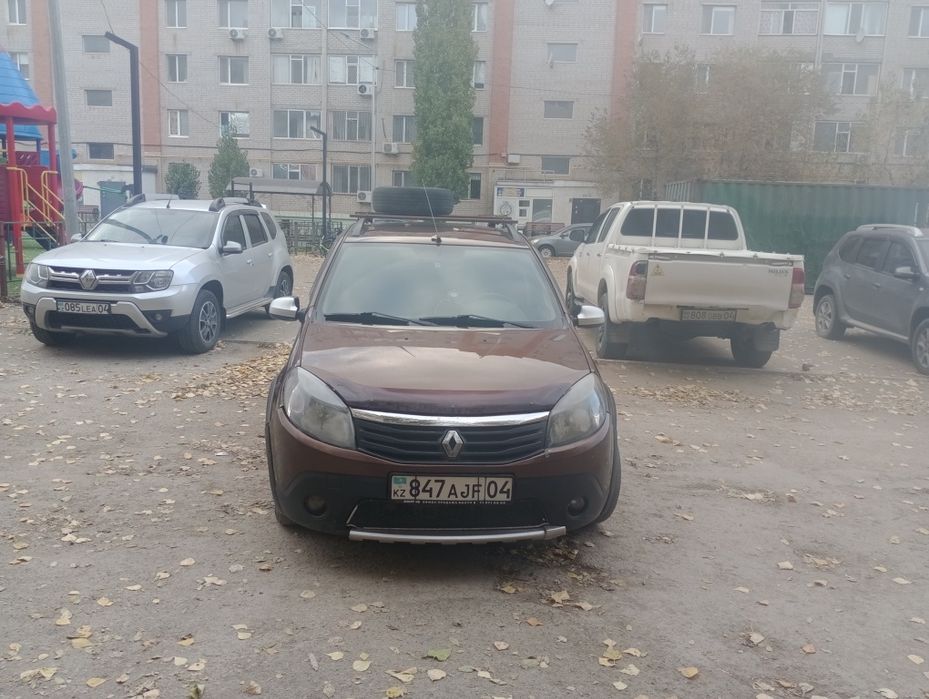 Продам машину renault sandero 2014  газ бензин в хорошем состоянии