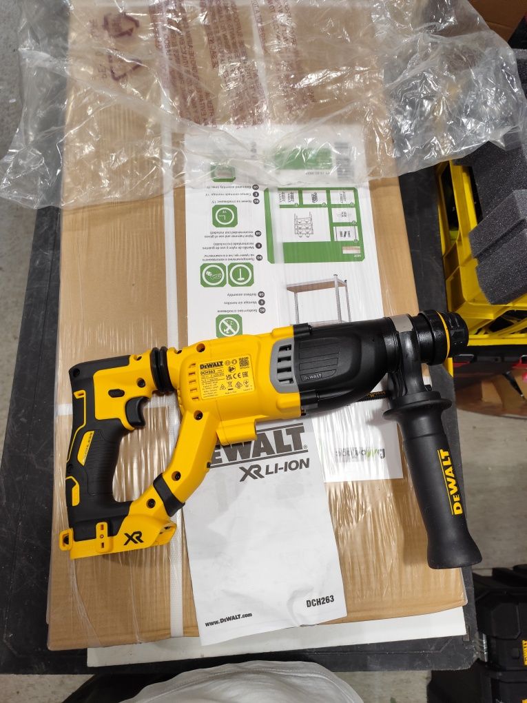 Нов акумулаторен перфоратор къртач Девалт DeWALT DCH263 3J