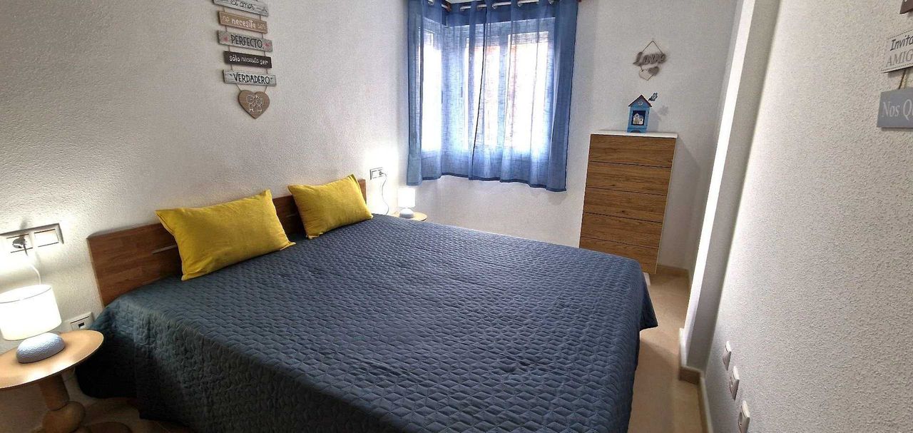 Дава се под наем Двустаен апартамент в София, Център - 65 кв.м за 408 € - Снимка #2
