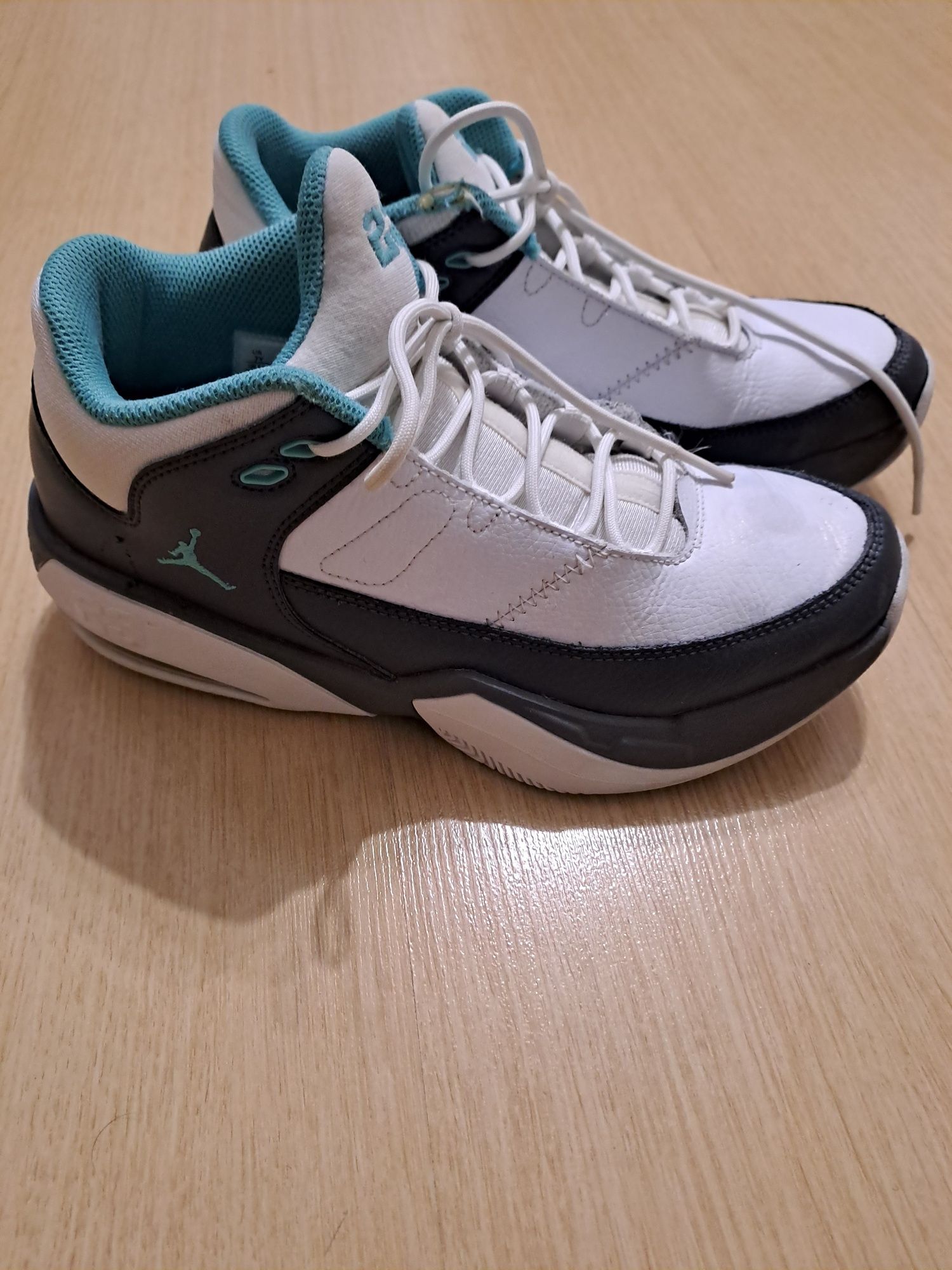 Jordan Max Aura 3