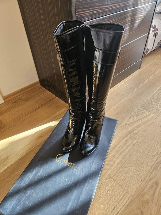 Ботуши на висок ток на марката GiAnni