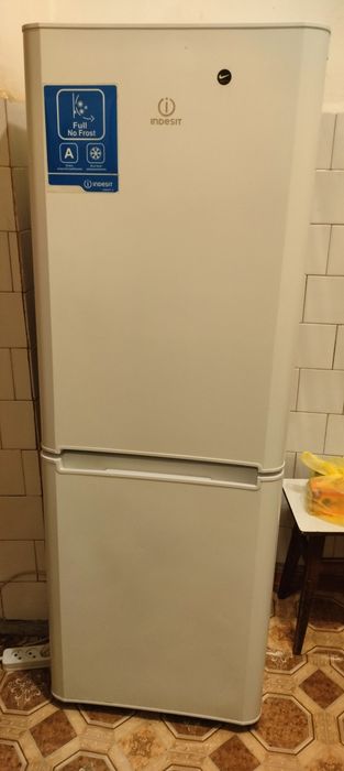 Холодильник Indesit