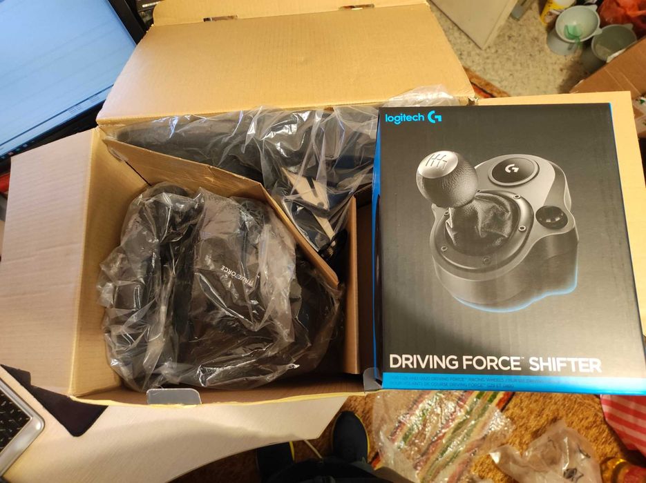 Logitech G923 волан + скоростен лост ! С ГАРАНЦИЯ XBox + PC симулатор