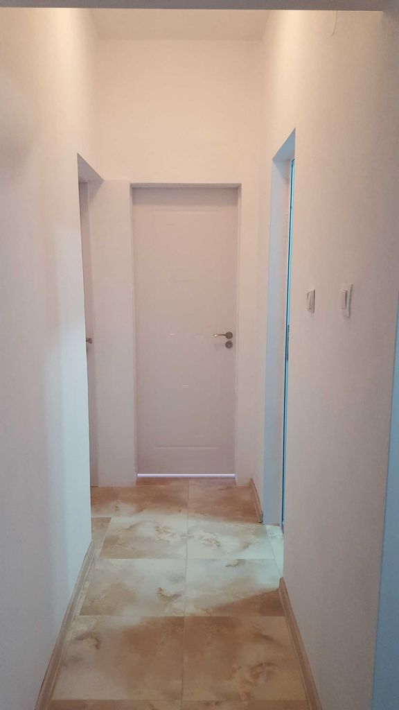 Дава се под наем Едностаен апартамент в Перник, Център - 55 кв.м за 280.5 € - Снимка #2