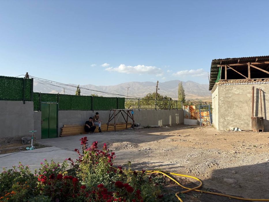 Дом 10 соток в центре Газалкента с коммуникациями