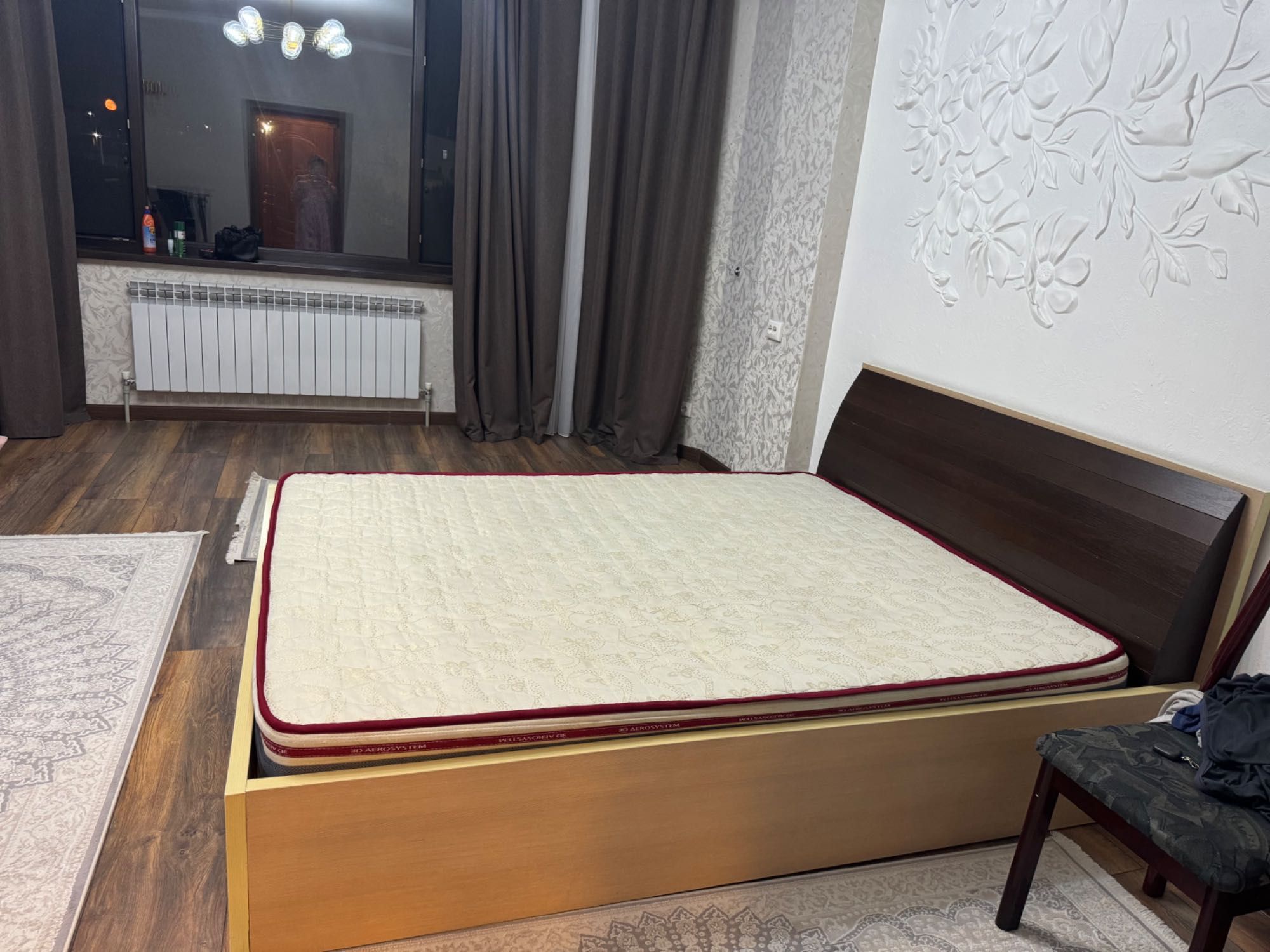 Кровать с матрасом