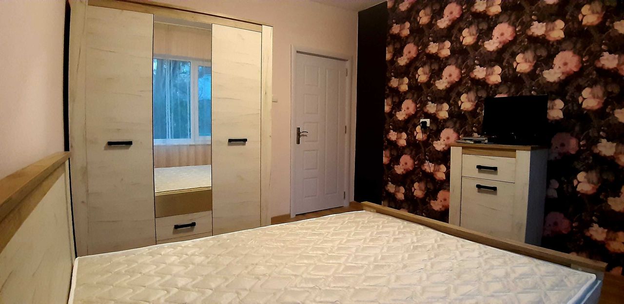 Дава се под наем Двустаен апартамент в Варна, Център - 60 кв.м за 561 € - Снимка #1
