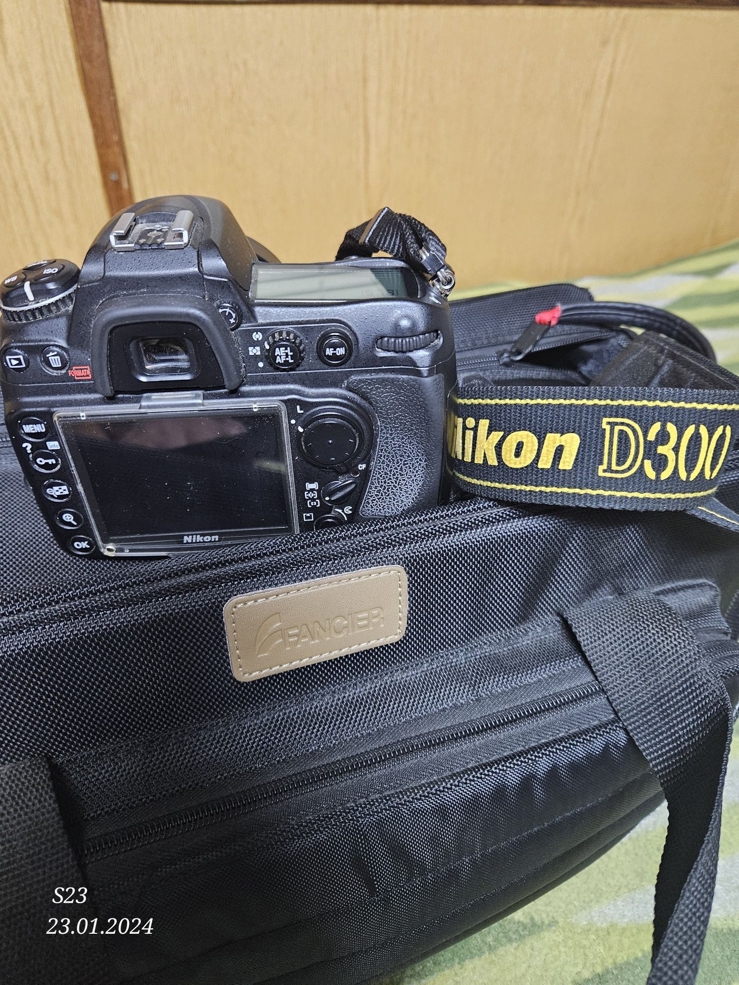 Nikon D300 ieftin, doar body, funcționează impecabil