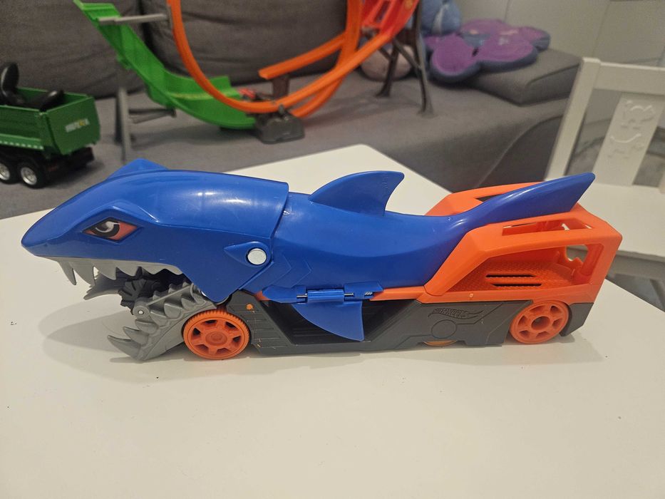 Продават се всички Hotwheels писти и Hotwheels city части за 45лв