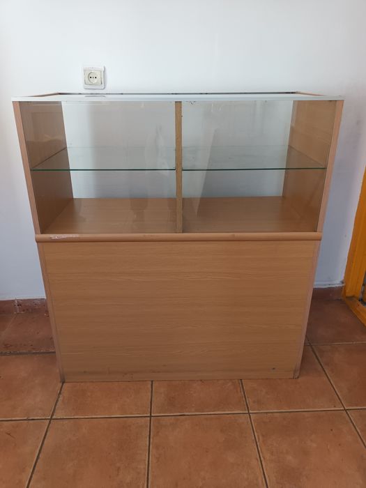 Vitrina expunere