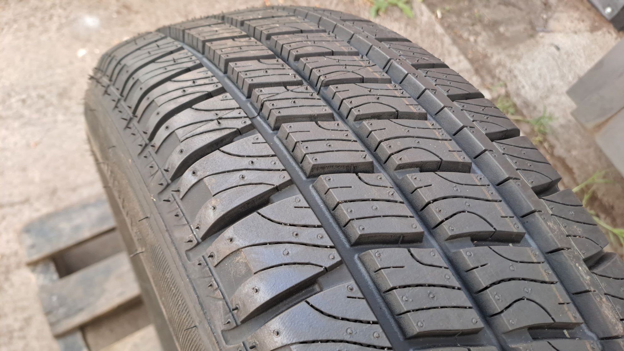 1бр. 205/65/16C Goodyear Cargo Vector 2, Бусова