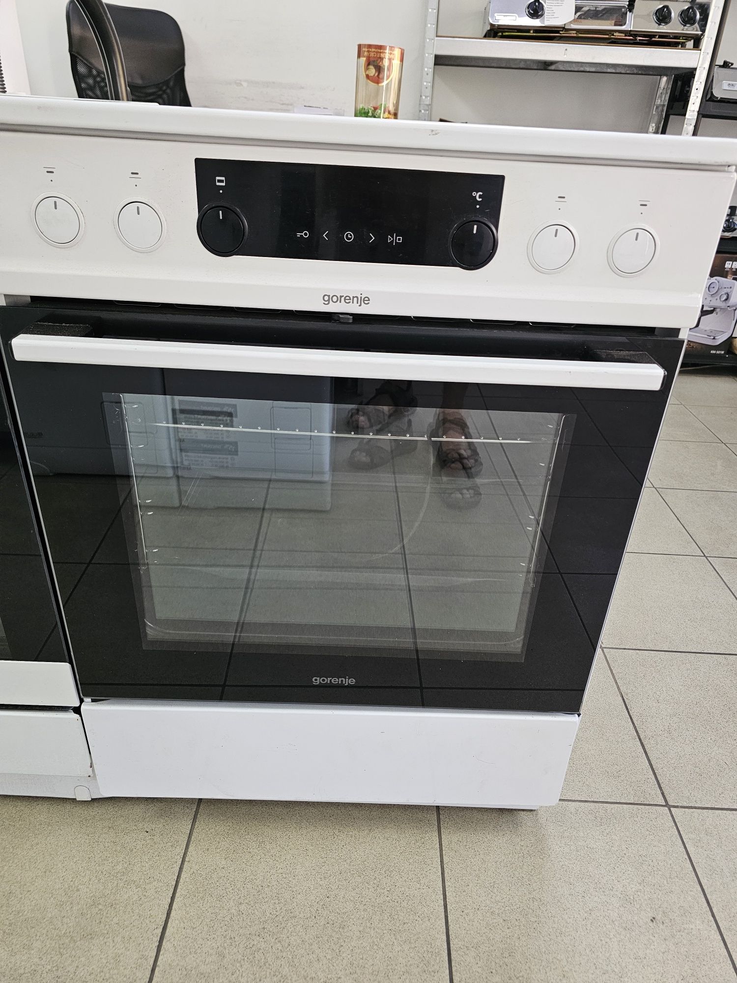 Печка с керамичени котлони Gorenje EC6451WPB