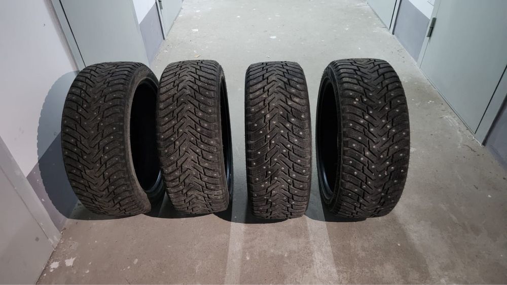 Продам зимнюю шипованную резину 225*45* R19 фирмы Nordman
