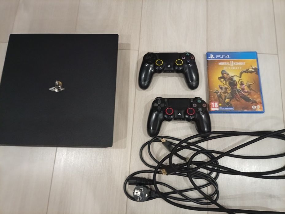 ПРОДАЮ СРОЧНО PS4 PRO пс4 про полный комплект+ PS PLUS, EA PLAY