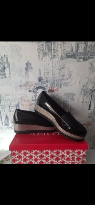 Продаются лоферы новые