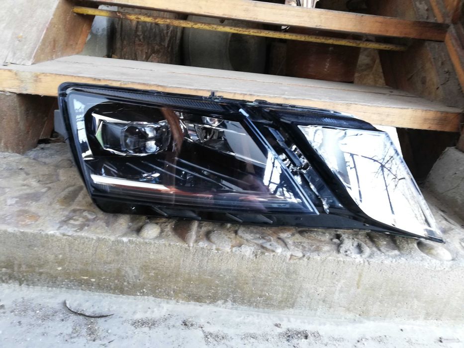 Фар Шкода Октавиа десен LED/Фар Skoda Octavia FULL LED