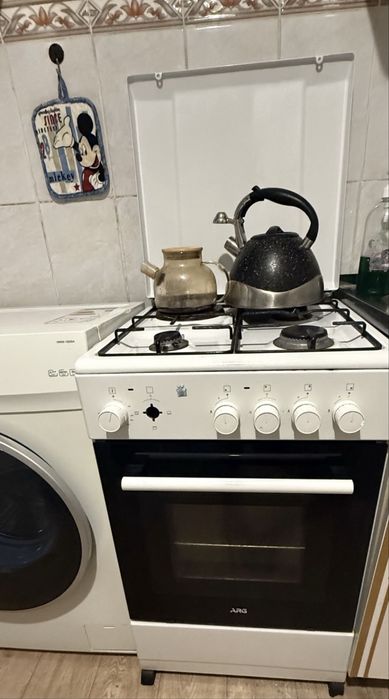 Продам газ плиту