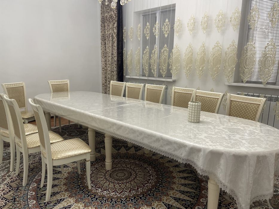 Стол со стульями