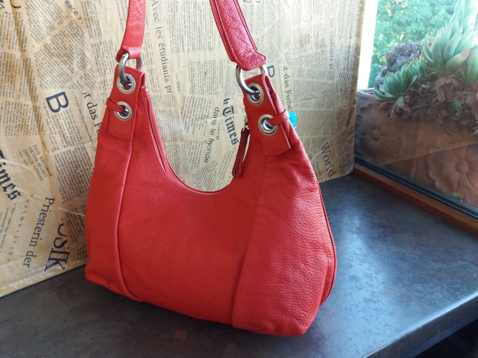 дамска чанта червена чанта с една дръжка- естествена кожа
