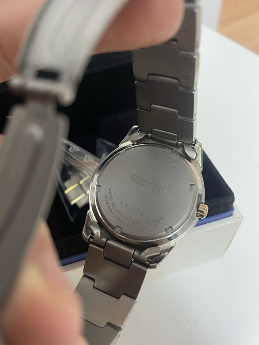 Vând Seiko Titanium SGG735P1