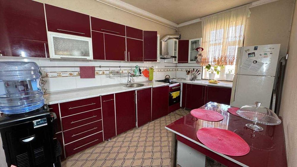 Фрунзиский KIUF 4 қаватда 5 хонали квартира сотилади.ID: 1496