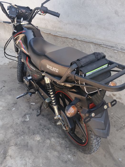Moto skuter sotiladi 125 kub cc  2000 probek 50 kub dakument qlingan