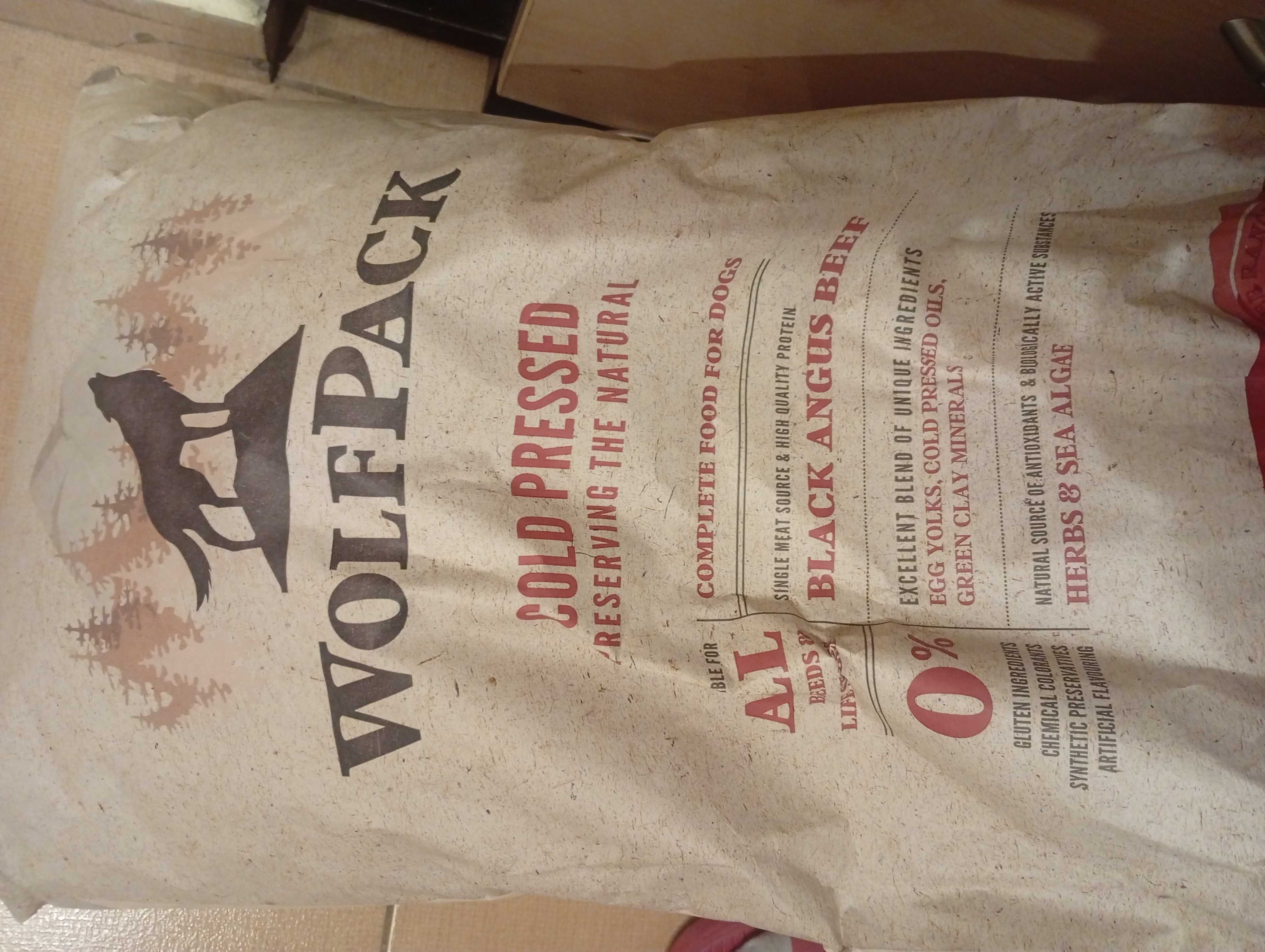 12кг Храна за кучета Wolfpack Black Angus  отворена ,но цяла