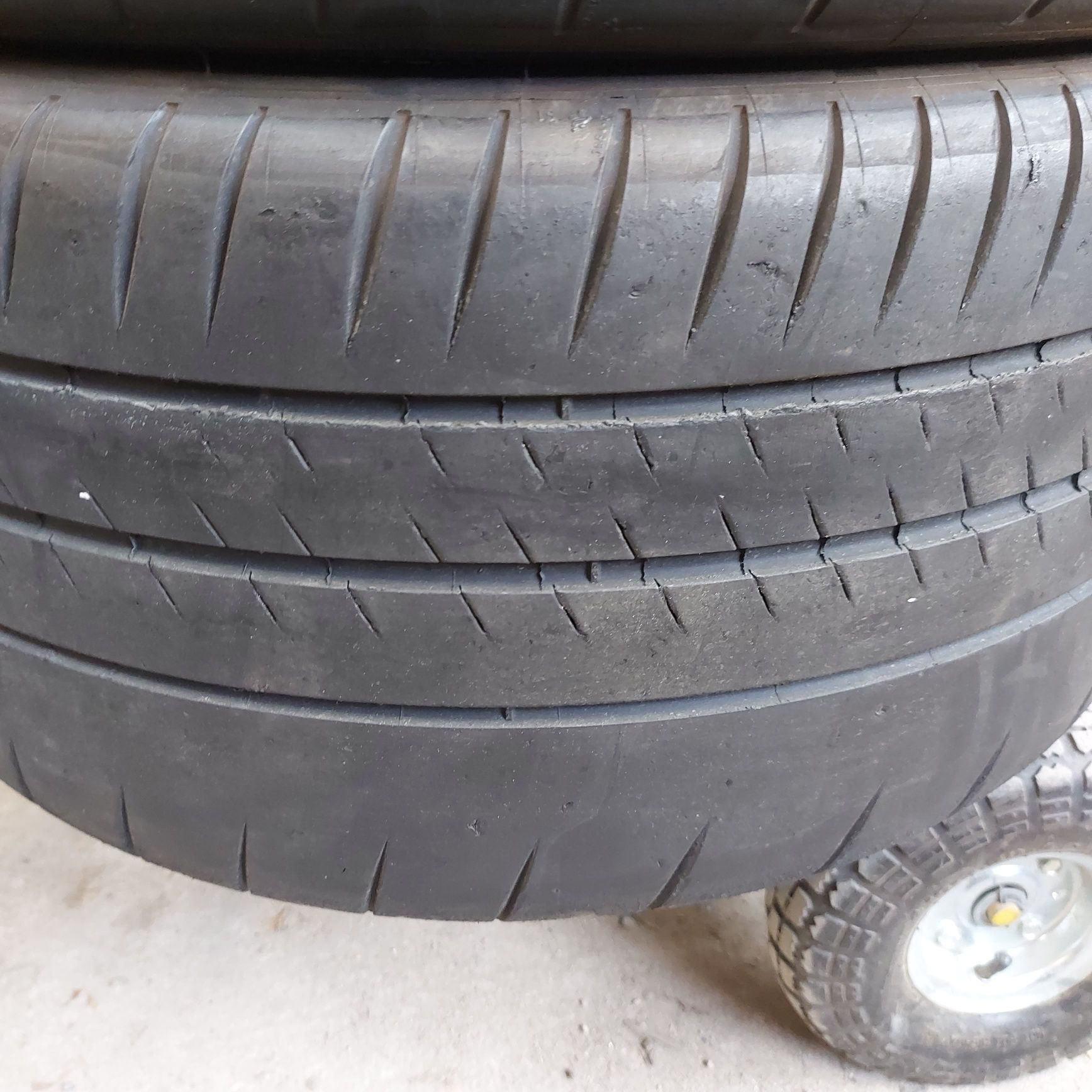 275/35/19"-285/30/Michelin pilot sport cub2.