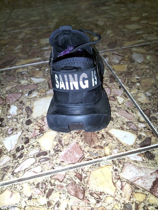 Vând adidași Saing is negociabil