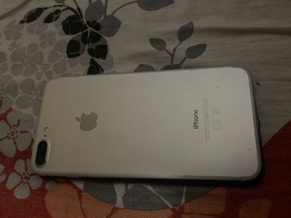 Vand iphone 7 plus impecabil