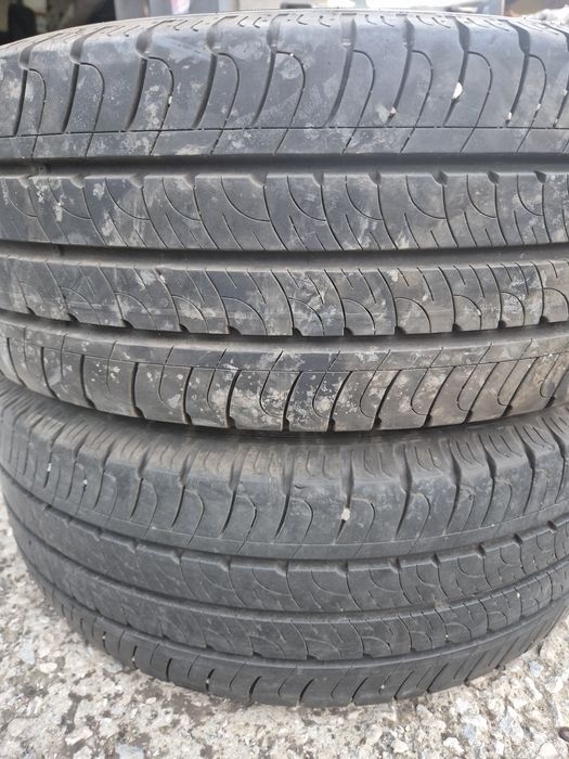 2бр. 215/65/15C гуми бус Goodyear Efficient Grip бусови гуми цетки