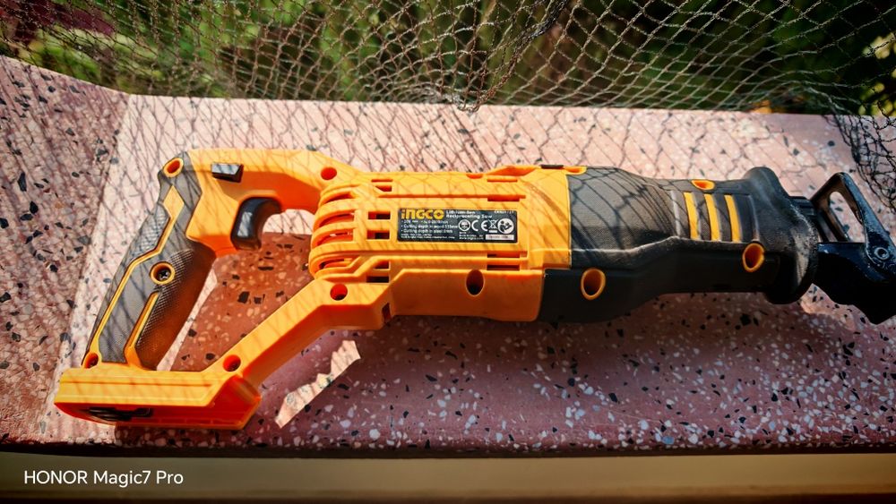 Саблен трион INGCO solo