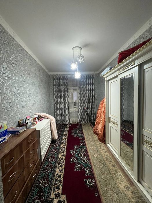 Сотилади квартира 2 хона 3 хона килинган, санузел алохида, кухня катта