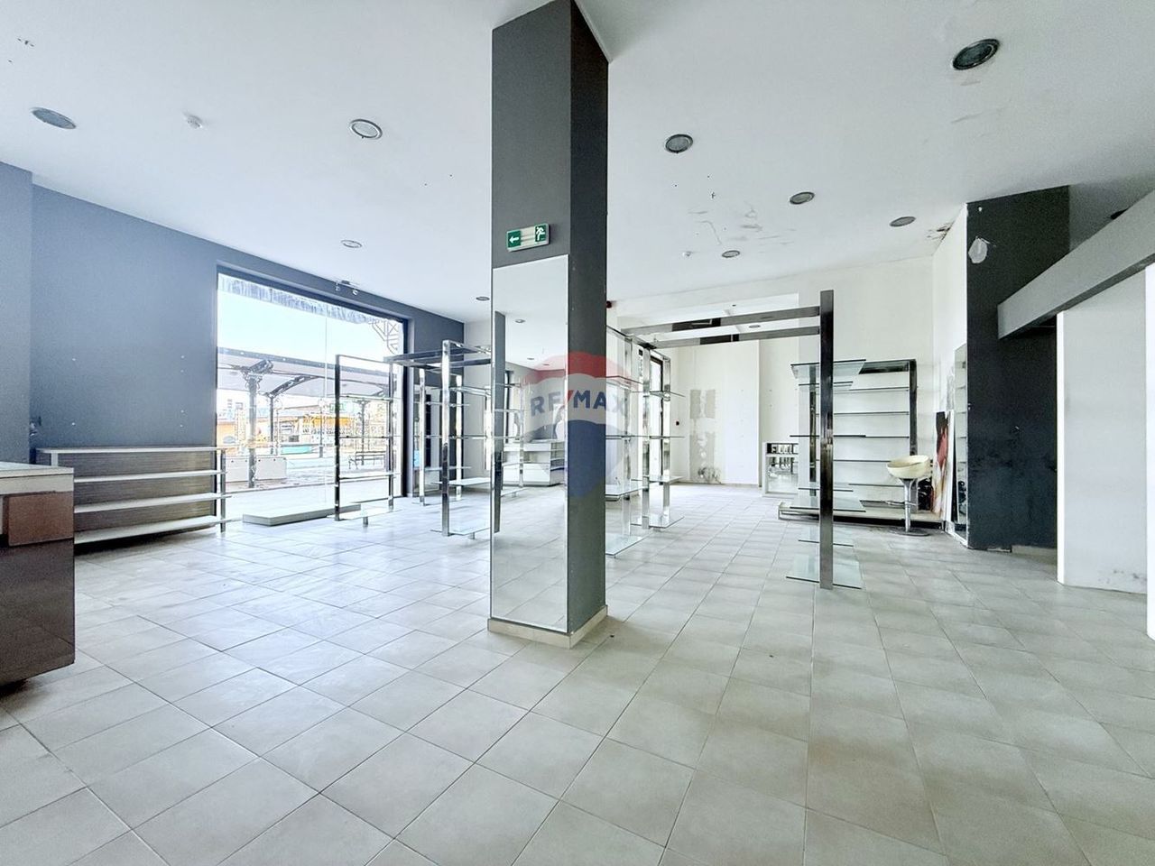 Дава се под наем Магазин в к.к. Златни пясъци - 423 кв.м за 52700 € - Снимка #2