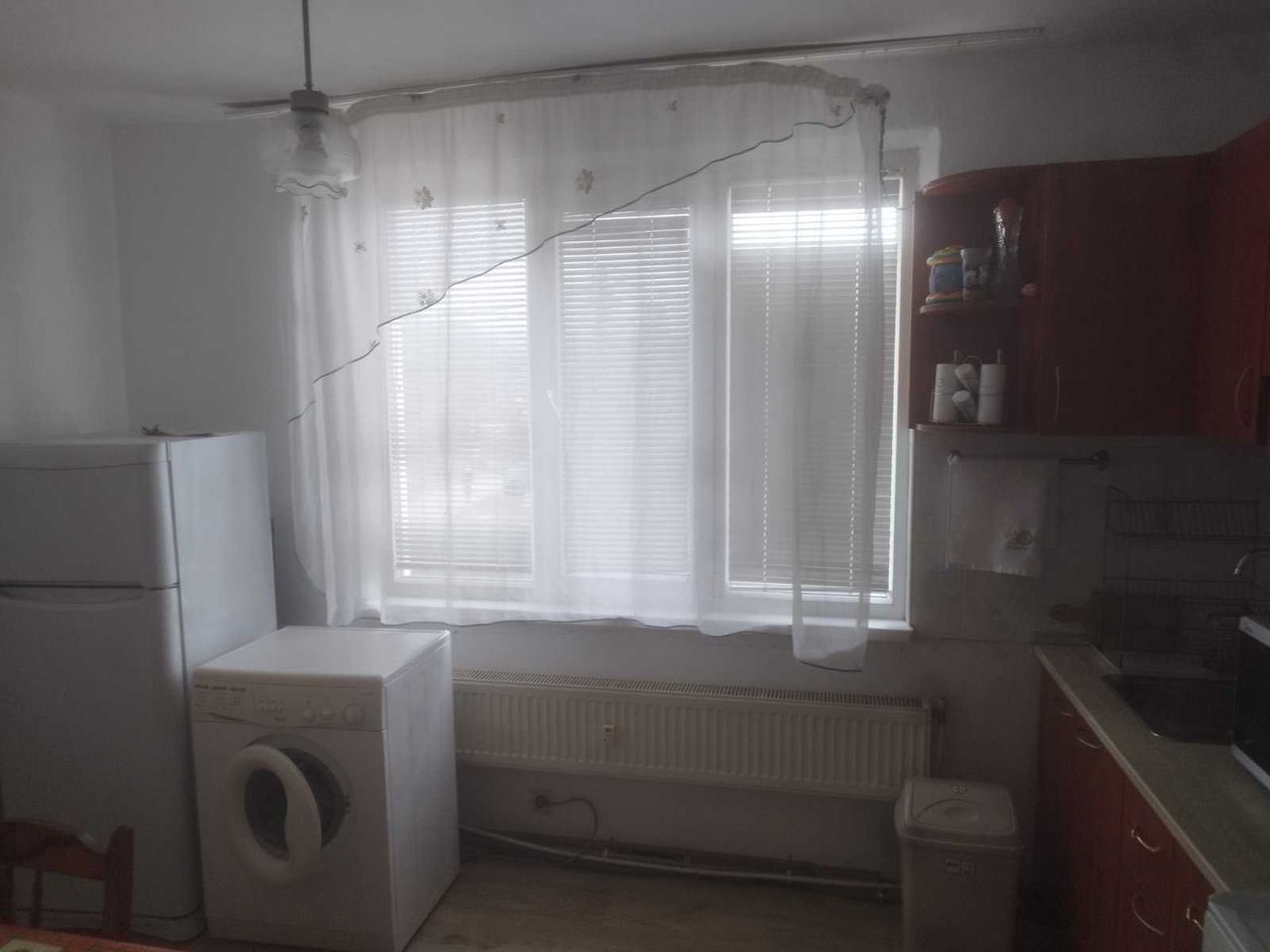 Дава се под наем Етаж от къща в Нови Искър - 100 кв.м за 433.5 € - Снимка #1