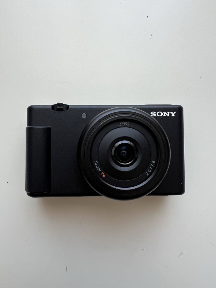 Фотоапарат Sony ZV 1 F чисто нов