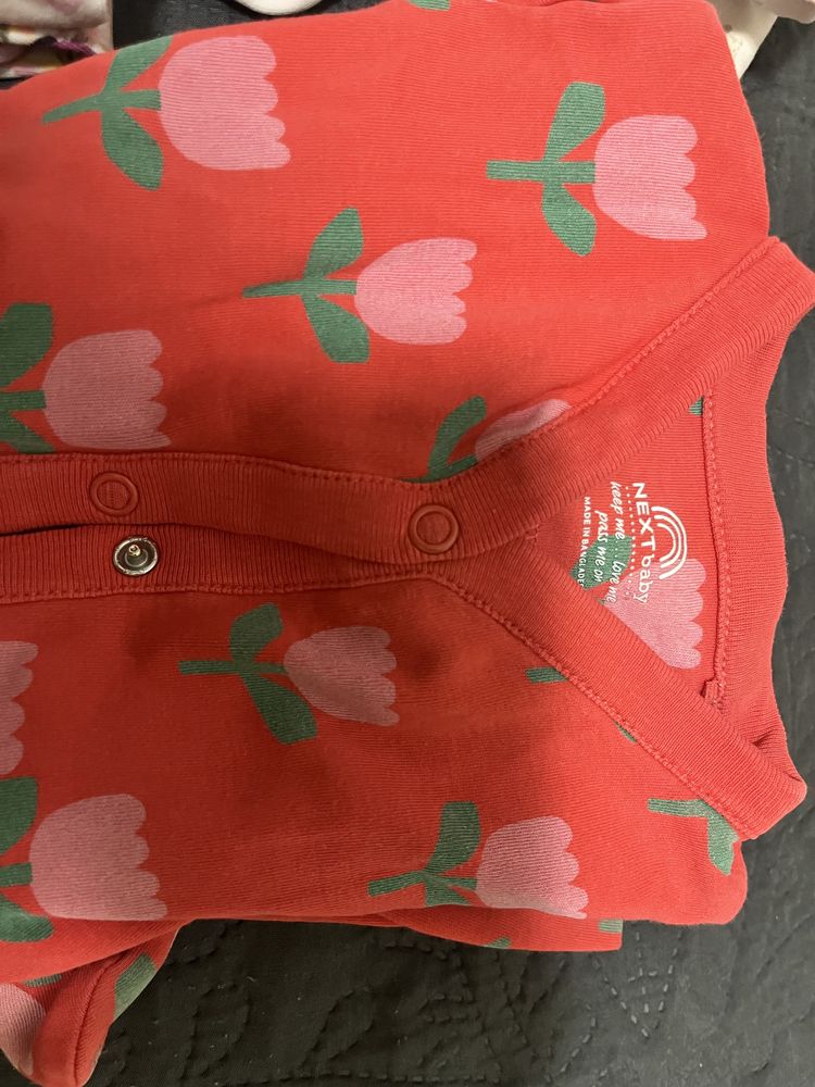 8бр. бодита Next, размер 6-9м. 5бр. Потничета H&M + други
