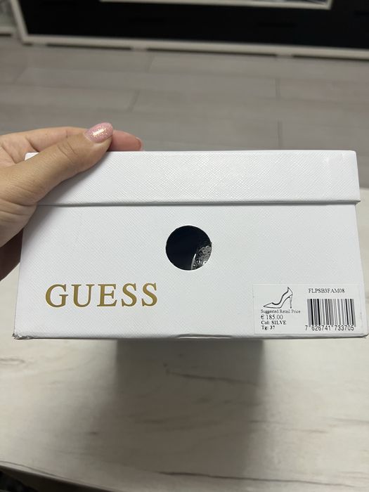 Pantofi GUESS noi