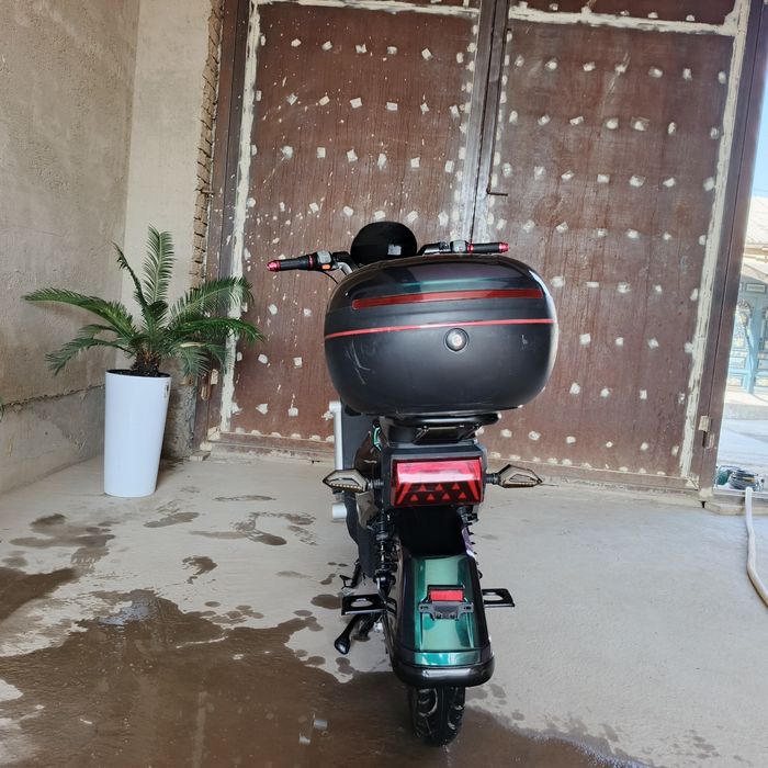 Skuter sotiladi 6 ta akumlyatorli