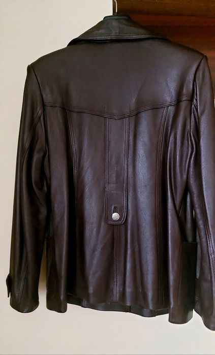 Vând haină de piele damă, nouă