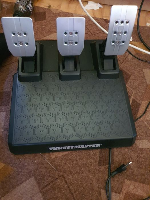 Vând volan cu pedale  volan:T248