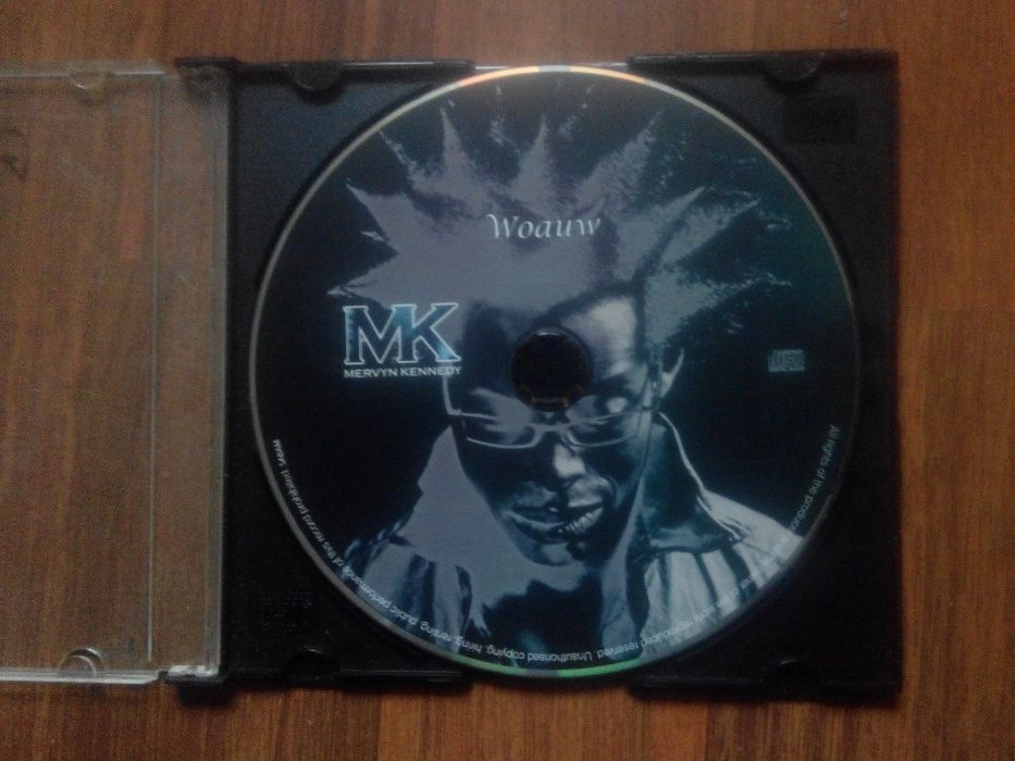 Vând CD original cu muzică R&B