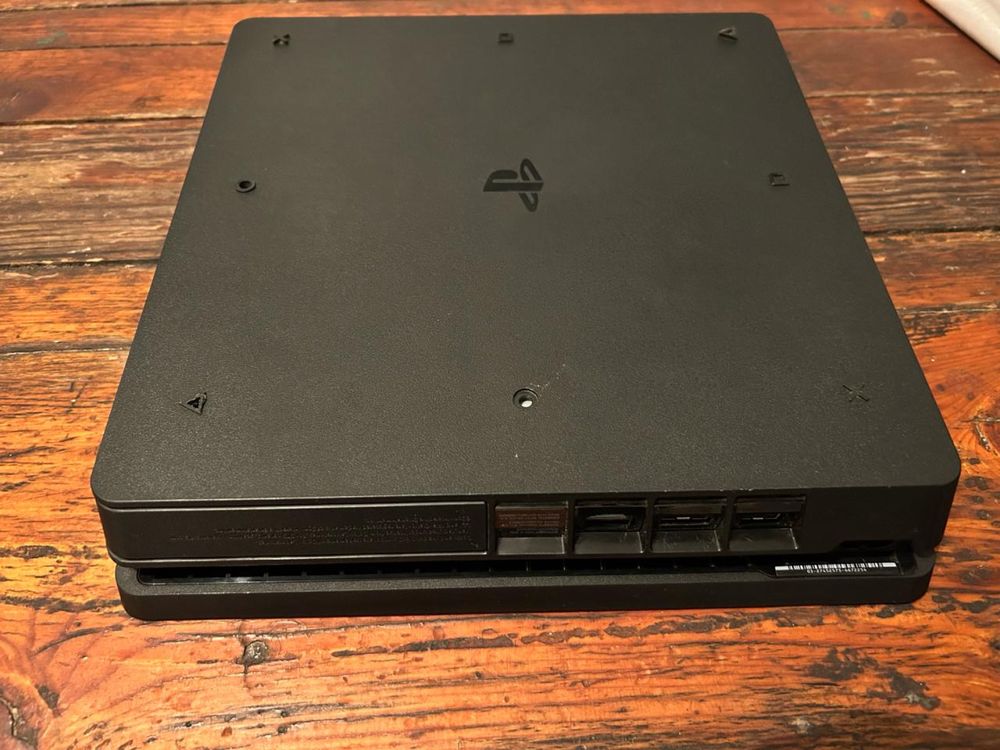 Playstation 4 slim