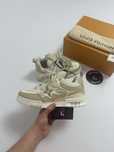 Louis vuitton skate , size 42 fit 42-43