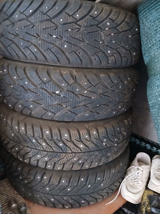 Зимние шины комплект б/у