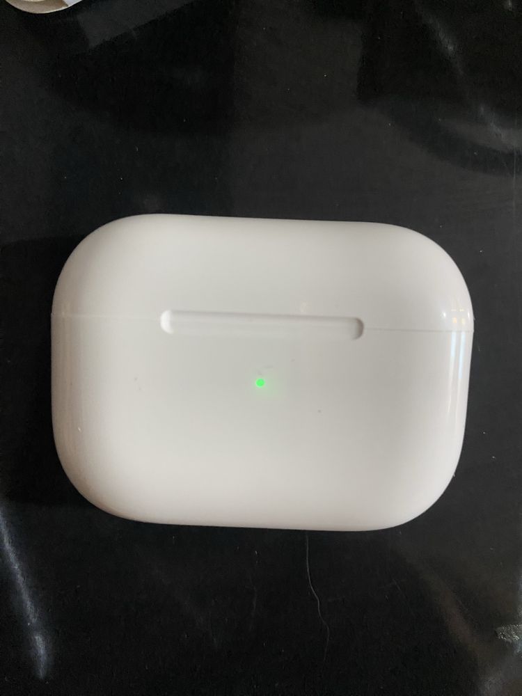 Чисто нови Apple AirPods Pro с кутия и всички аксесоари