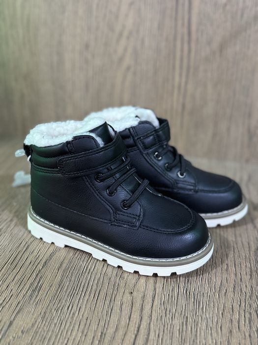 Продам детские оригинальные ботинки Gap