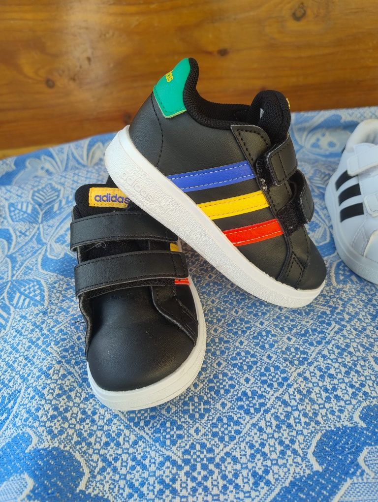 Vând încălțăminte Adidas baietel