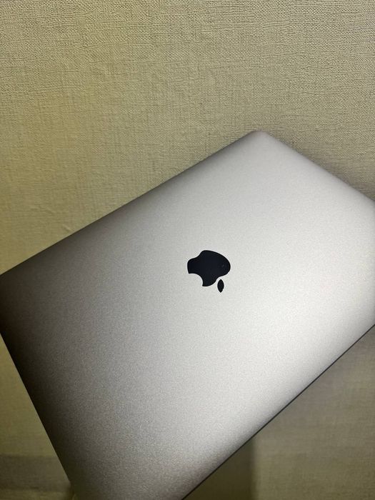 MacBook m1 pro 526/16